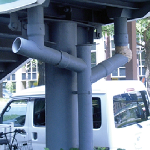 複数の部品必要。施工の手間増える。